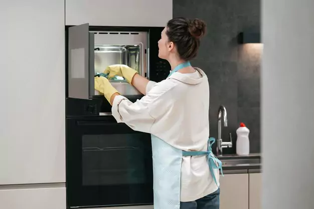 The Dos Of Using A Towel In The Microwave
