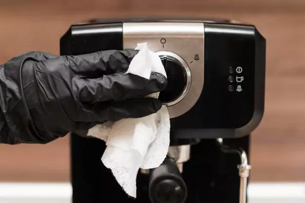 The Pros And Cons Of Using Paper Towels In Air Fryers