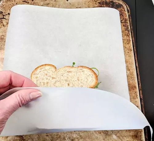 Tips For Storing Sandwiches Wrapped In Paper Towel